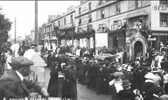 Pageant passing Bedford Arms1900